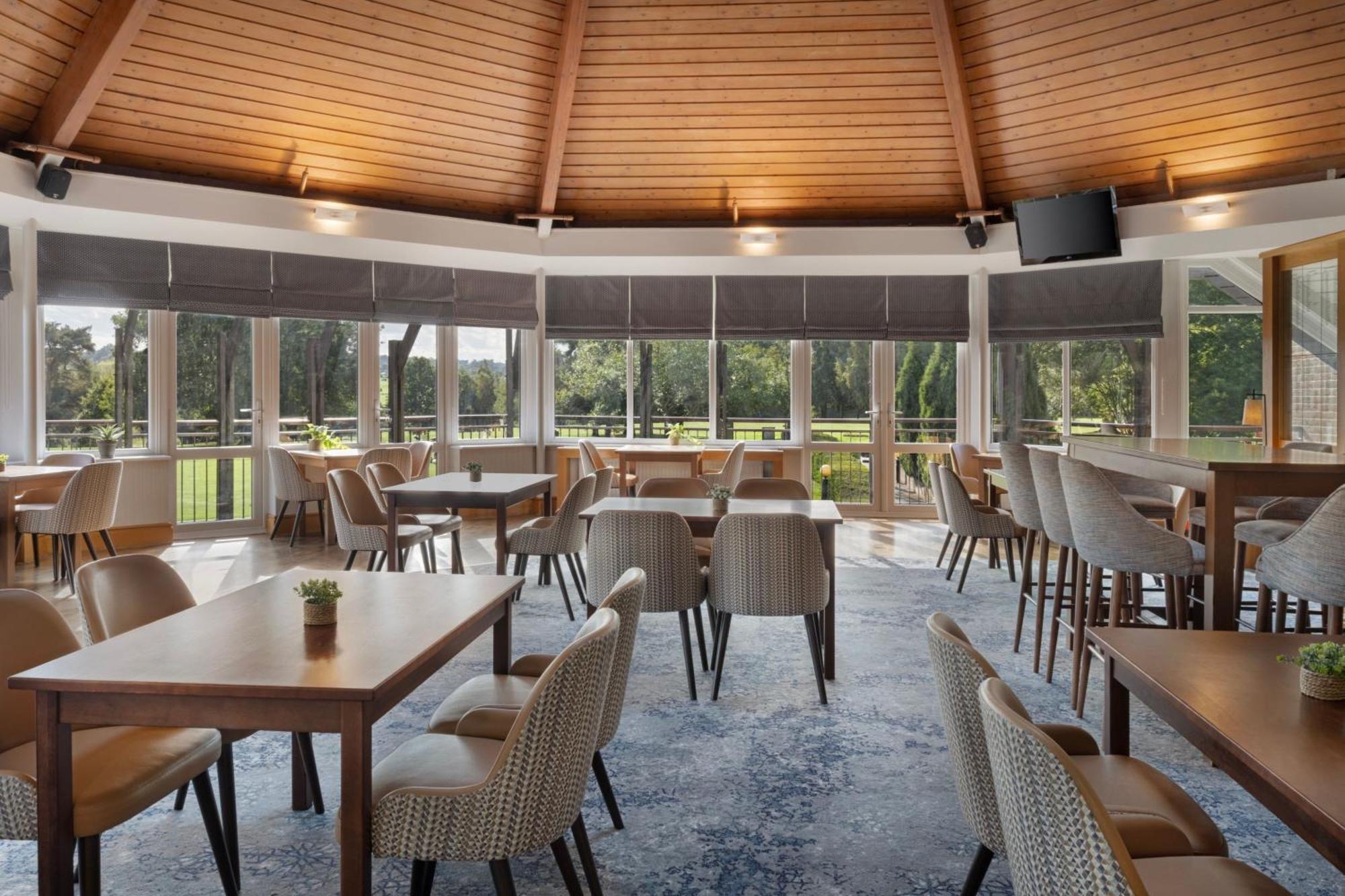Delta Hotels By Marriott Tudor Park Country Club Maidstone Exterior foto