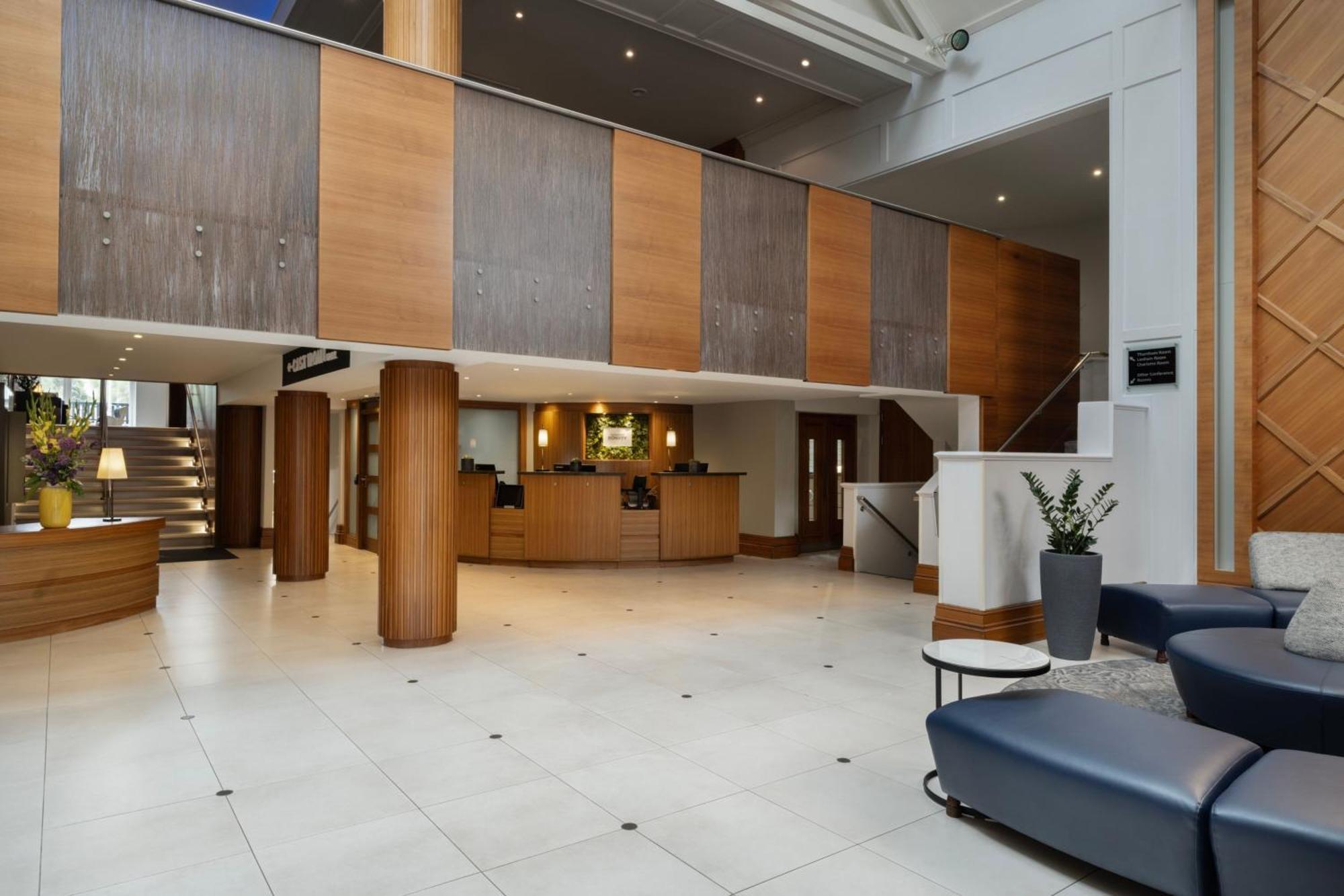 Delta Hotels By Marriott Tudor Park Country Club Maidstone Exterior foto