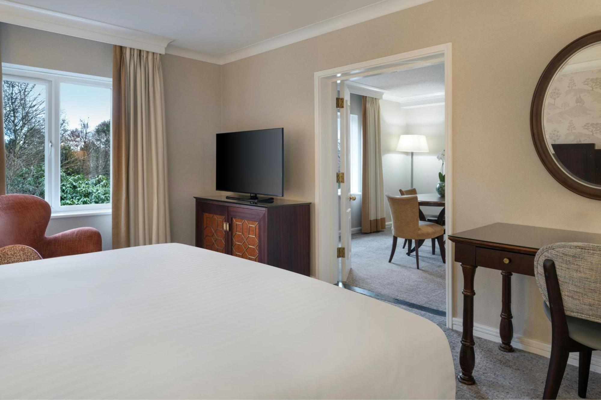 Delta Hotels By Marriott Tudor Park Country Club Maidstone Exterior foto