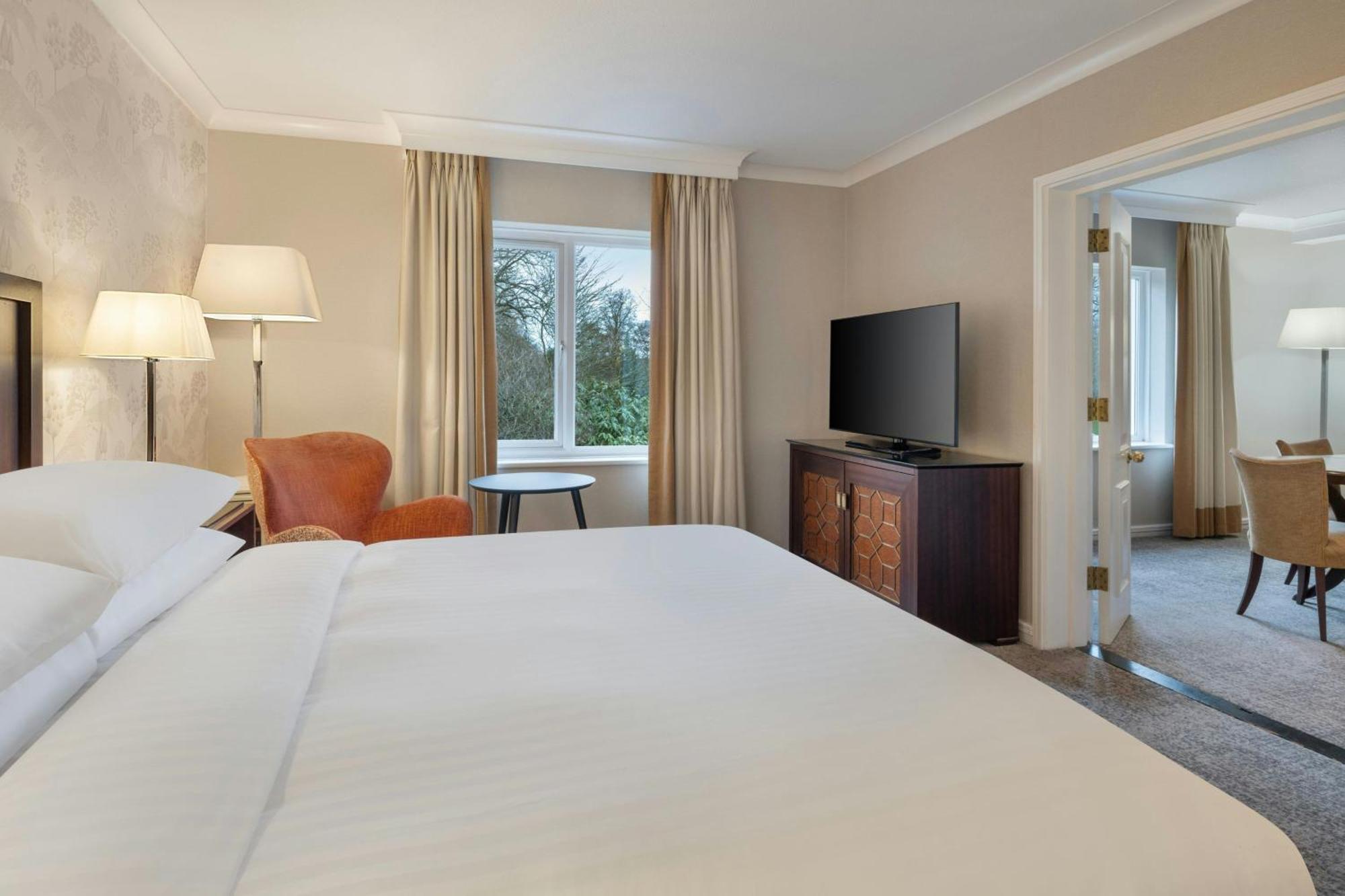 Delta Hotels By Marriott Tudor Park Country Club Maidstone Exterior foto