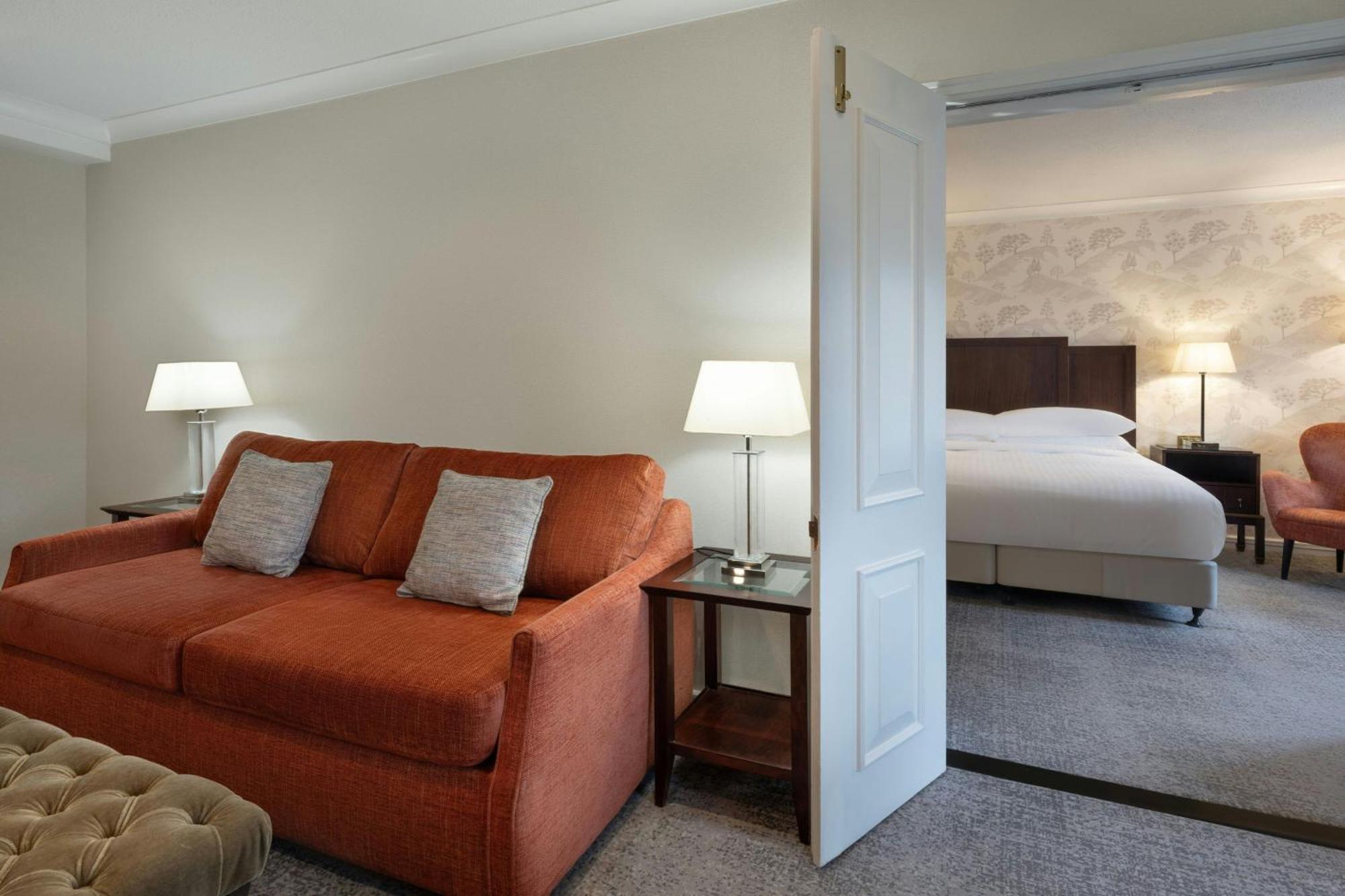 Delta Hotels By Marriott Tudor Park Country Club Maidstone Exterior foto